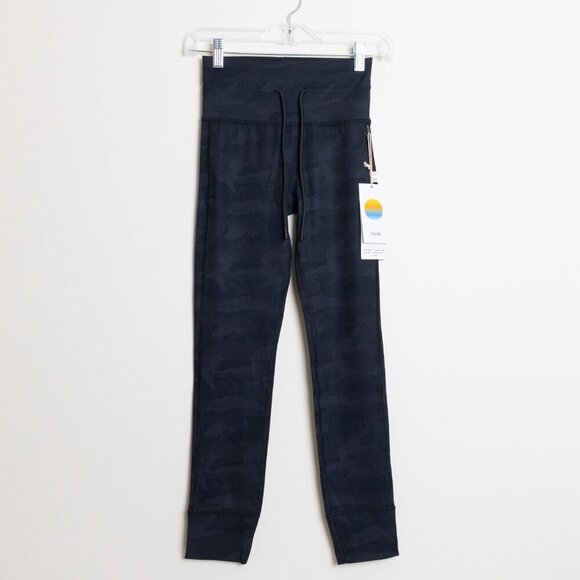 Vuori Daily Legging Black Camo 7/8 Length BreatheInterlock™ - Picture 3 of 13